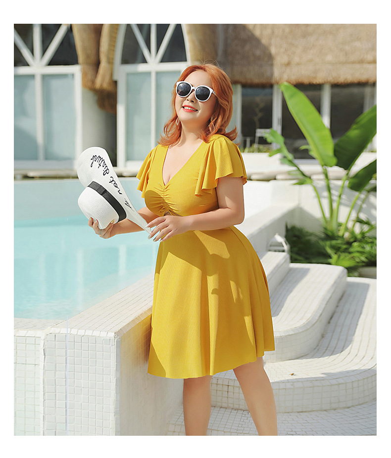 ชุดว่ายน้ำไซส์ใหญ่ ชุดเที่ยวทะเล 6xl พร้อมส่ง:ชุดว่ายน้ำคนอ้วนสีเหลืองแต่งแขนระบายและโบว์ผ่าด้านหน้าและหลัง มีกางเกงขาสั้นใส่ด้านในแบบสวยsexyมากๆจ้า:รอบอก40-50นิ้ว เอว32-42นิ้ว สะโพก44-54นิ้ว