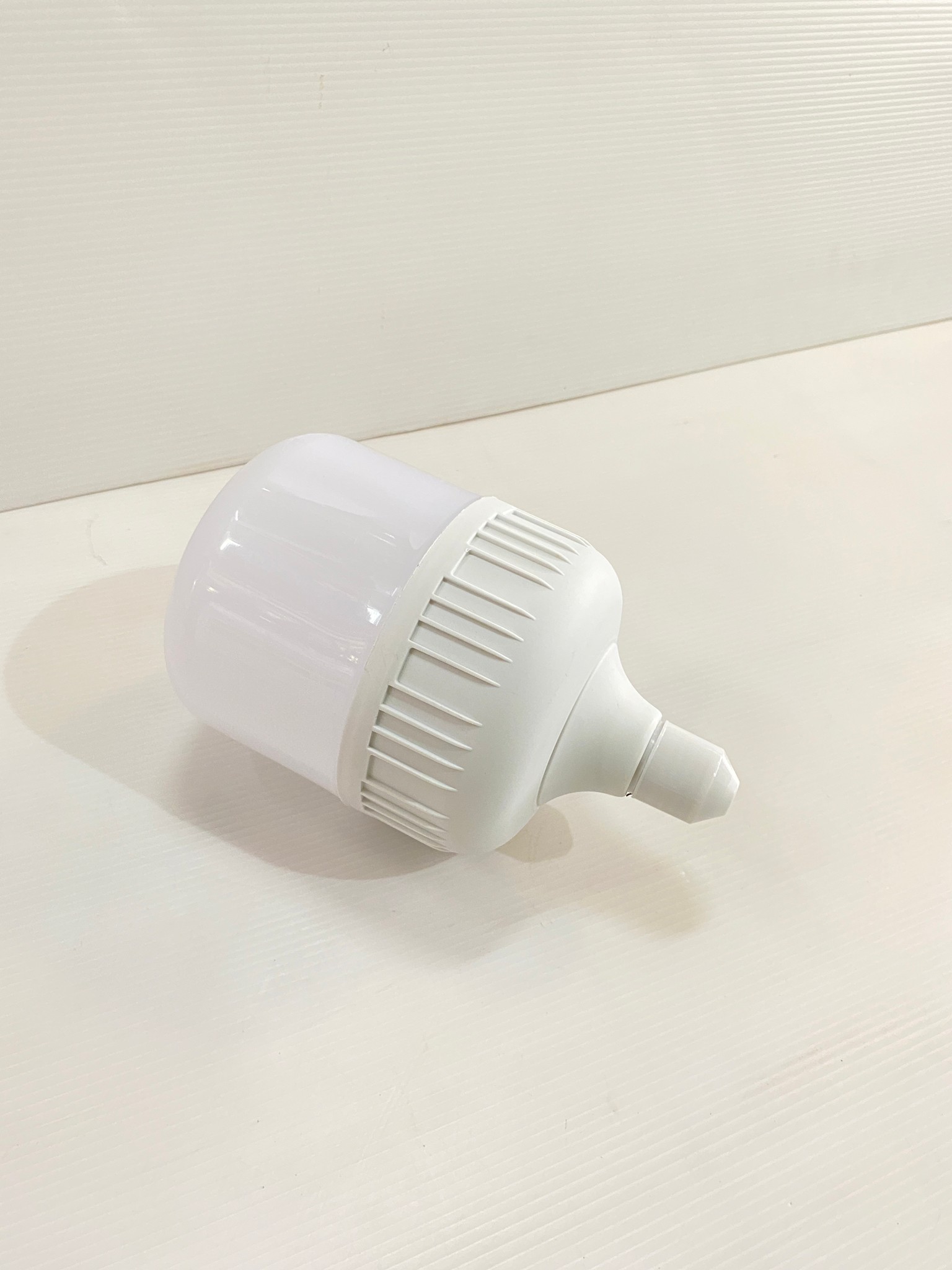 OTOKO หลอดไฟไล่ยุง LED 75W ปรับแสงไฟได้ 3 แสง แสงขาว แสงส้มไล่ยุง แสงวอร์มไวท์ ไล่แมลง ช่วยป้องกันยุงและแมลง ไร้สารพิษ ประหยัดพลังงาน