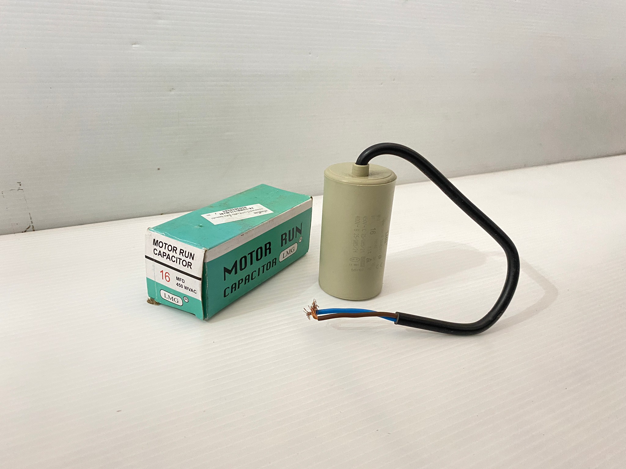 คาปาซิเตอร์ 8uf 12uf 14uf 16uf 18uf 450V. มีสาย (คอนเดนเซอร์) LMG Capacitor