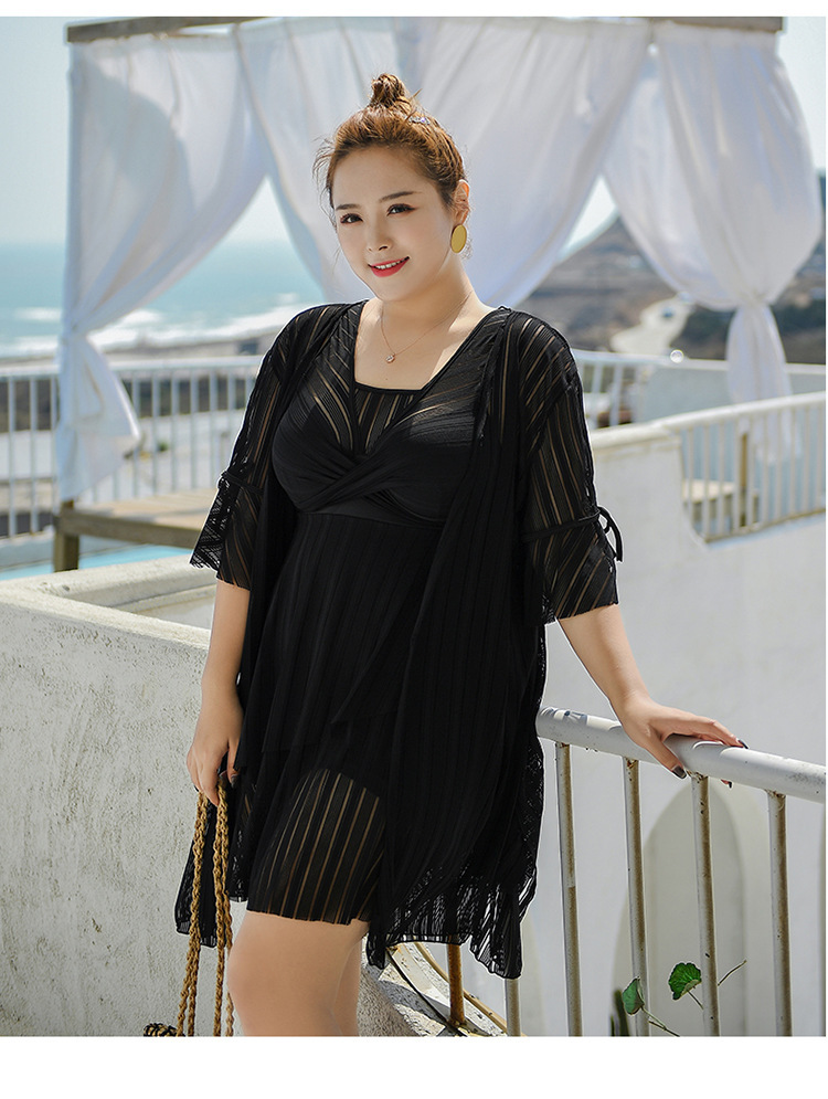 ชุดว่ายน้ำคนอ้วน 9xlพร้อมส่ง :ชุดว่ายน้ำไซส์ใหญ่สีดำแต่งผ้าลายทางมาพร้อมเสื้อคลุม set 2ชิ้นมีชุดติดกางเกงขาสั้นด้านในและเสื้อคลุมแบบสวยน่ารักมากๆจ้า:รอบอก50-60นิ้ว เอว42-54นิ้ว สะโพก46-62นิ้ว เสื้อคลุมรอบอกกว้าง62นิ้ว