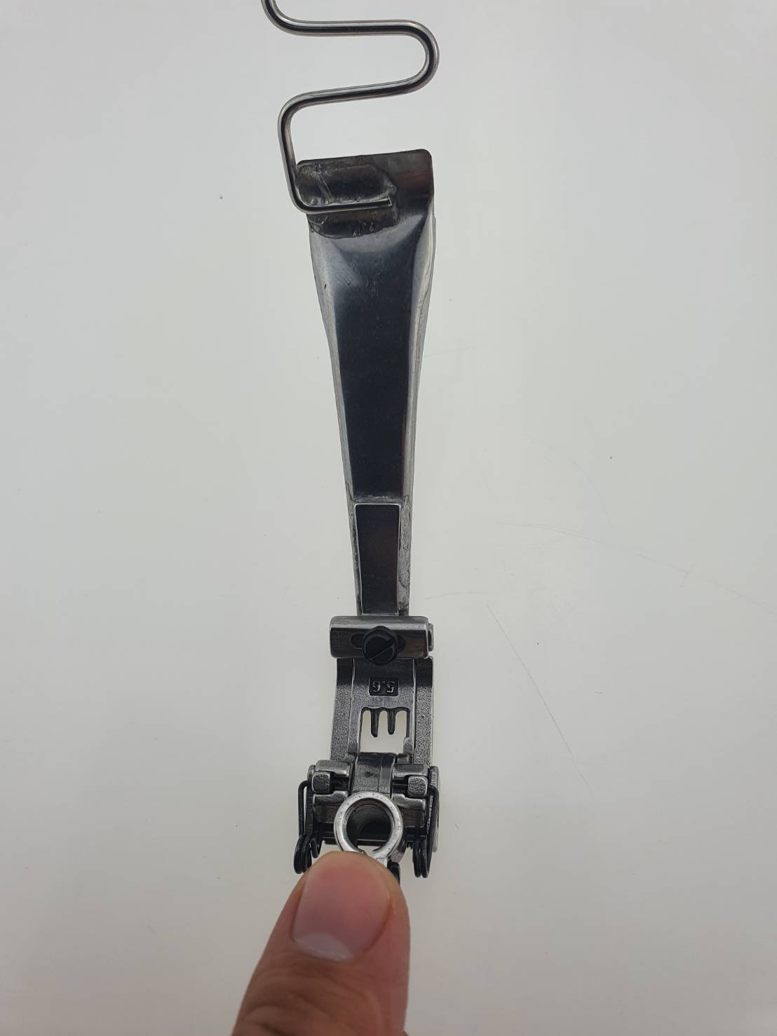 ตีนผีกุ้นจักรลาอุตสาหกรรมแถบผ้า ตีนผีกุ๊นแถบผ้า เช่น กางเกงวอม แถบเส้นบนเสื้อและกางเกงใช้กับจักรลาอุตสาหกรรม