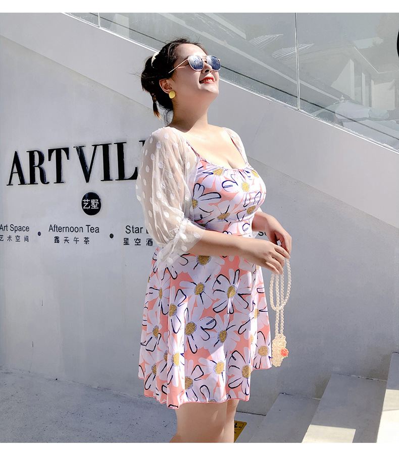 ชุดว่ายน้ำคนอ้วน 6xl พร้อมส่ง :ชุดว่ายน้ำไซส์ใหญ่ชุดเที่ยวทะเลสีส้มอมชมพูแต่งลายดอกไม้แขนซีทรู สีสันสวยสดใสมีกางเกงขาสั้นใส่ด้านใน แบบสวยน่ารักมากๆจ้า : รอบอก 42 - 54 นิ้ว เอว 36 - 46 นิ้ว สะโพก 44 - 56 นิ้ว