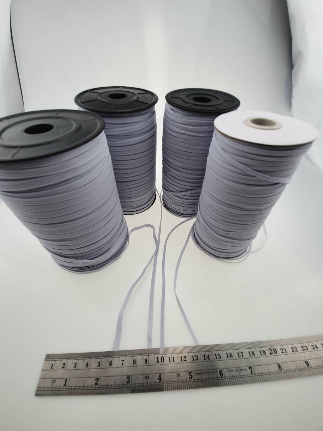 ยางยืดเส้นแบนราคา ยกม้วนมีสีขาวและสีดำราคาโรงงานมีขนาดต่างๆให้เลือกตั้งแต่ 3 มม ถึง 25 มม