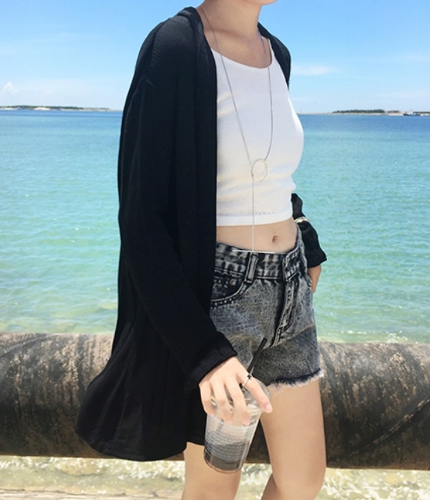 เสื้อคลุมแฟชั่น พร้อมส่ง : เสื้อคลุมสีดำ แบบเก๋มากจ้า