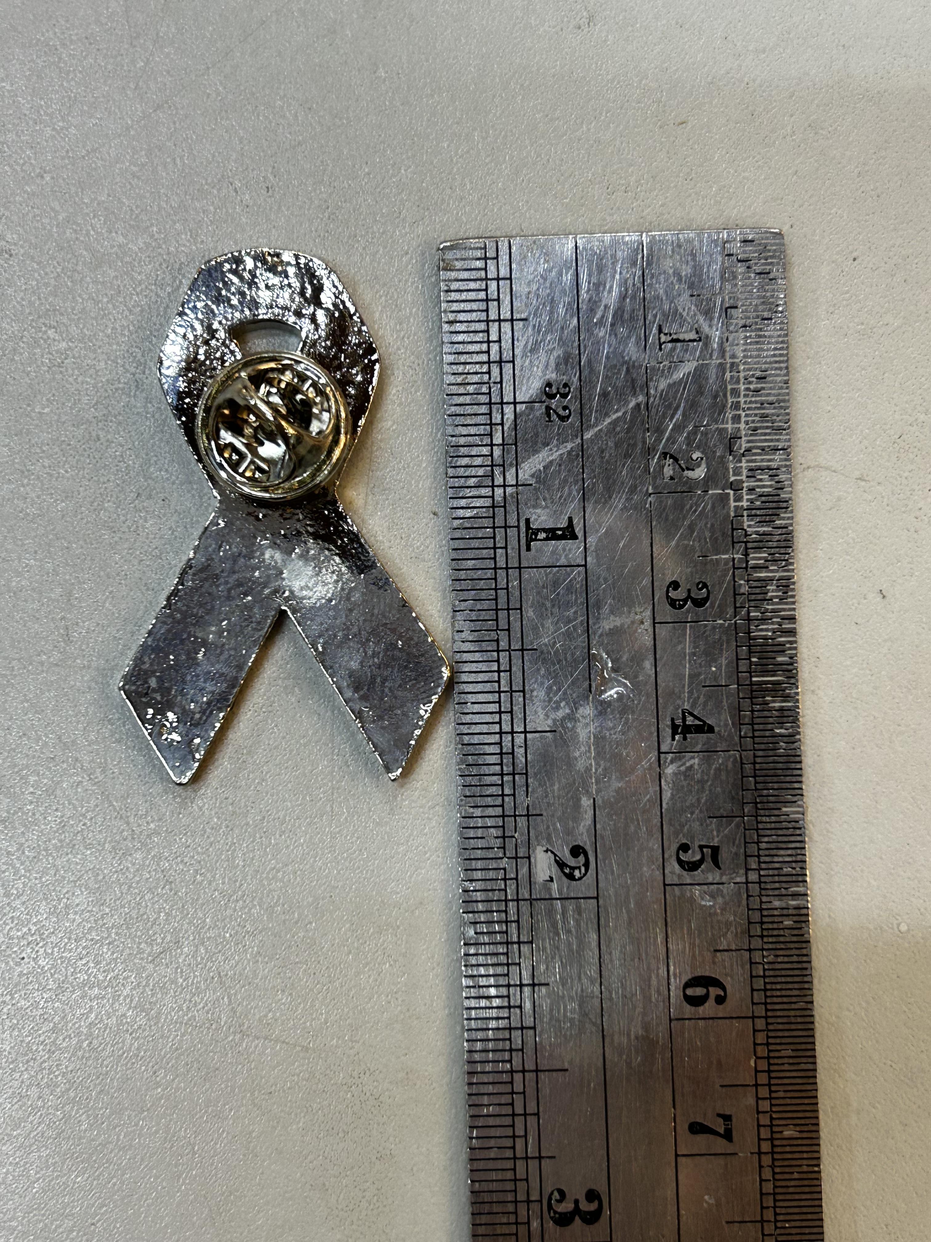 เข็มกลัดโบว์ดำไว้อาลัย โลหะชุบ ชิ้นละ 35.-