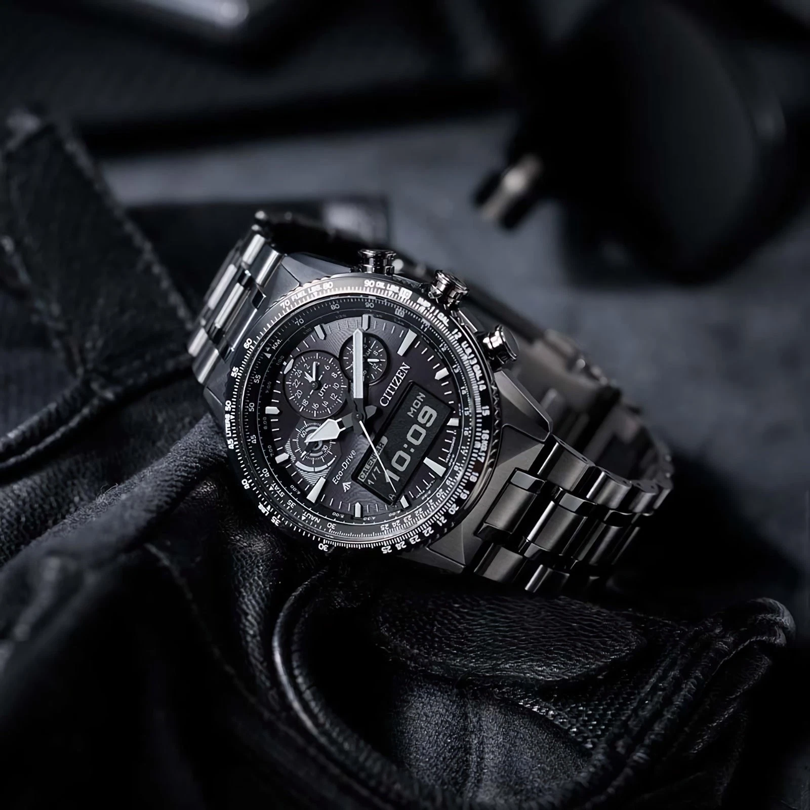 Citizen JV2005-58E นาฬิกาผู้ชาย Promaster Skyhawk Eco-Drive Men's Watch