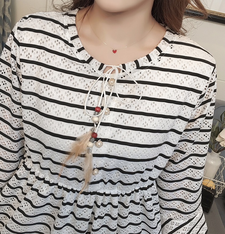 ชุดคลุมท้อง ชุดลุกไม้ฉลุรู แขนระบาย กระดุมเปิดให้นมได้ อกสม๊อค มีเชือกผูก มีซับใน M,L,XL,XXL