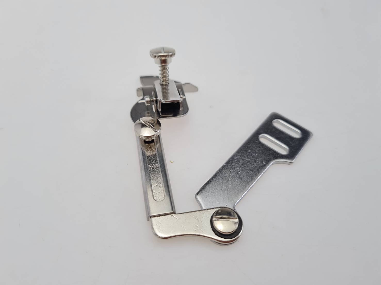 ซองกั้นเย็บสำหรับจักรอุตสาหกรรมเข็มเดี่ยว ซองกุ้น แบบกุ๊นกดผ้าและกั้นขอบผ้าในตัวเดียวกันเหมาะกับช่างเย็บผ้า