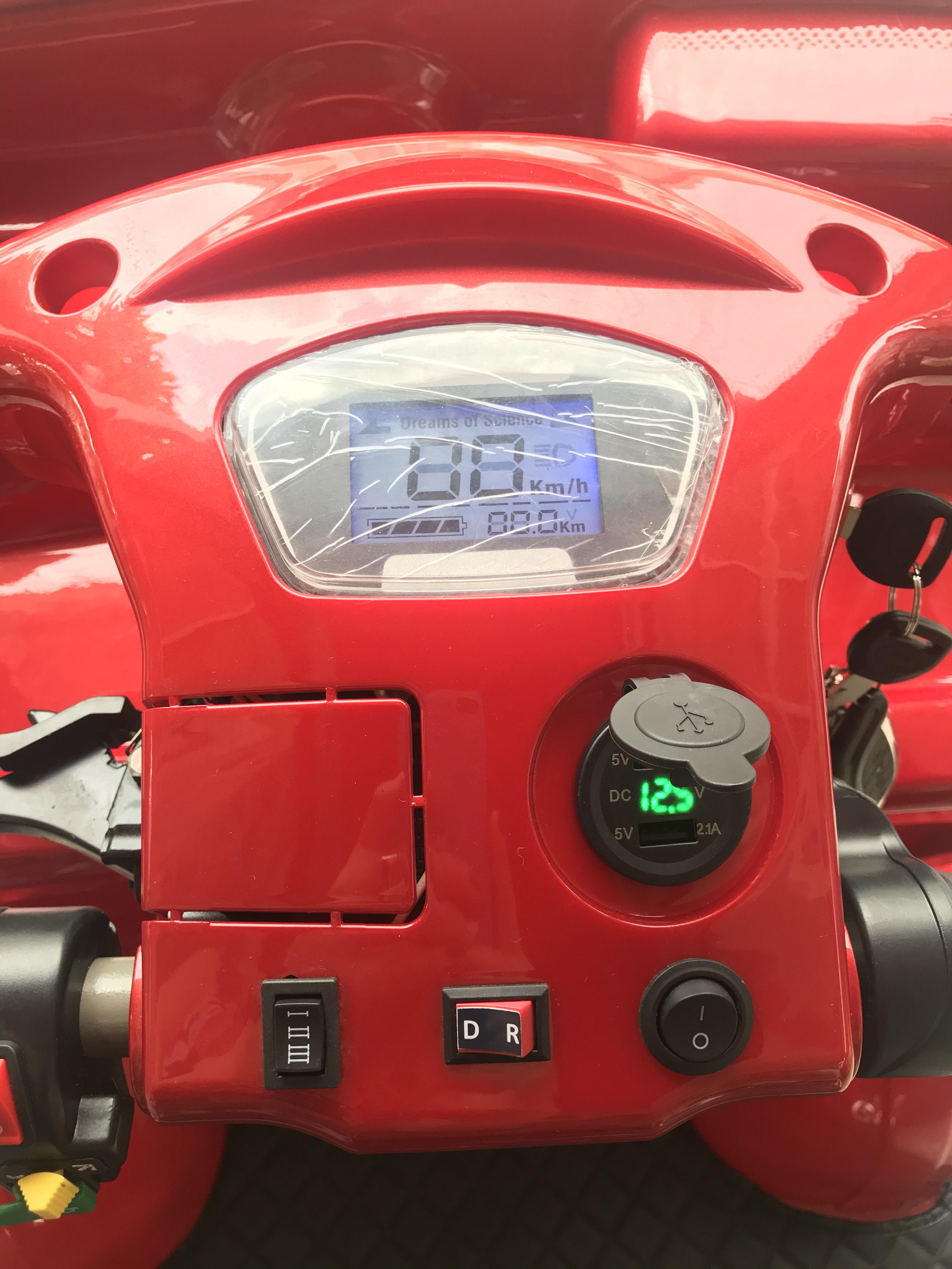 รถไฟฟ้า 4 ล้อ 3 ที่นั่ง รุ่น M-01 ยี่ห้อ CLP CAR สีขาว ขับแฮนด์บิด