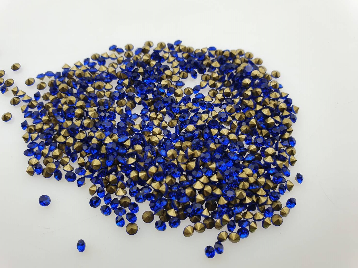 เพชรตูดแหลม เพชรก้นแหลม เพชรเทียม เพชรกระจก เพชรคริสตัล พลอยกระจก สีน้ำเงิน ขนาดต่างๆ