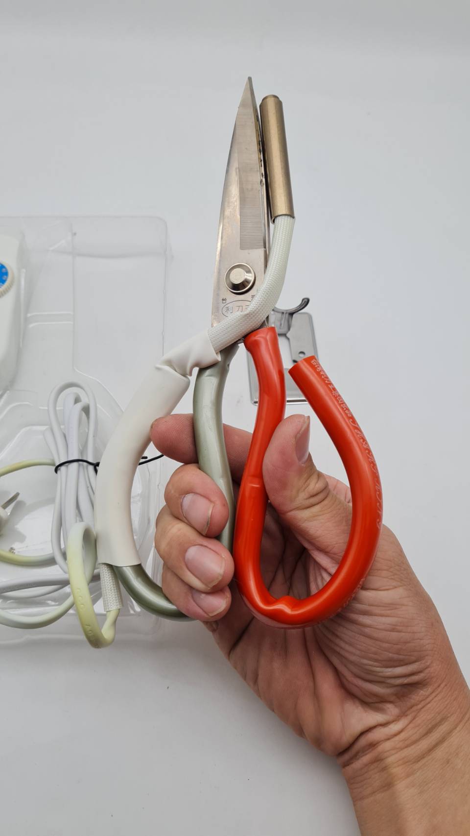 กรรไกรความร้อน Heat scissor เครื่องมือที่ช่วยให้การตัดผ้าของคุณเป็นเรื่องง่าย ขอบเรียบไม่รุ่ย