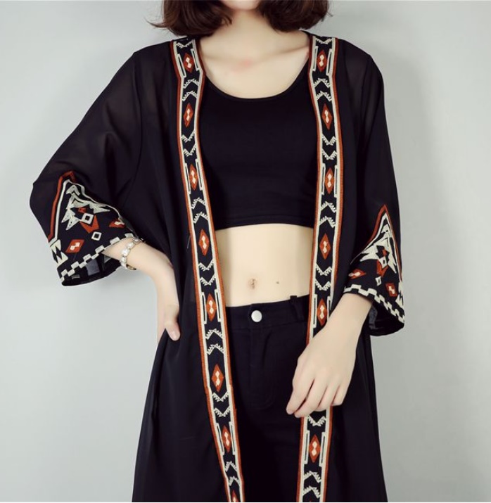 เสื้อคลุมแฟชั่น พร้อมส่ง : เสื้อคลุมสีดำแต่งขอบลายโบฮีเมียน แบบเก๋มากจ้า
