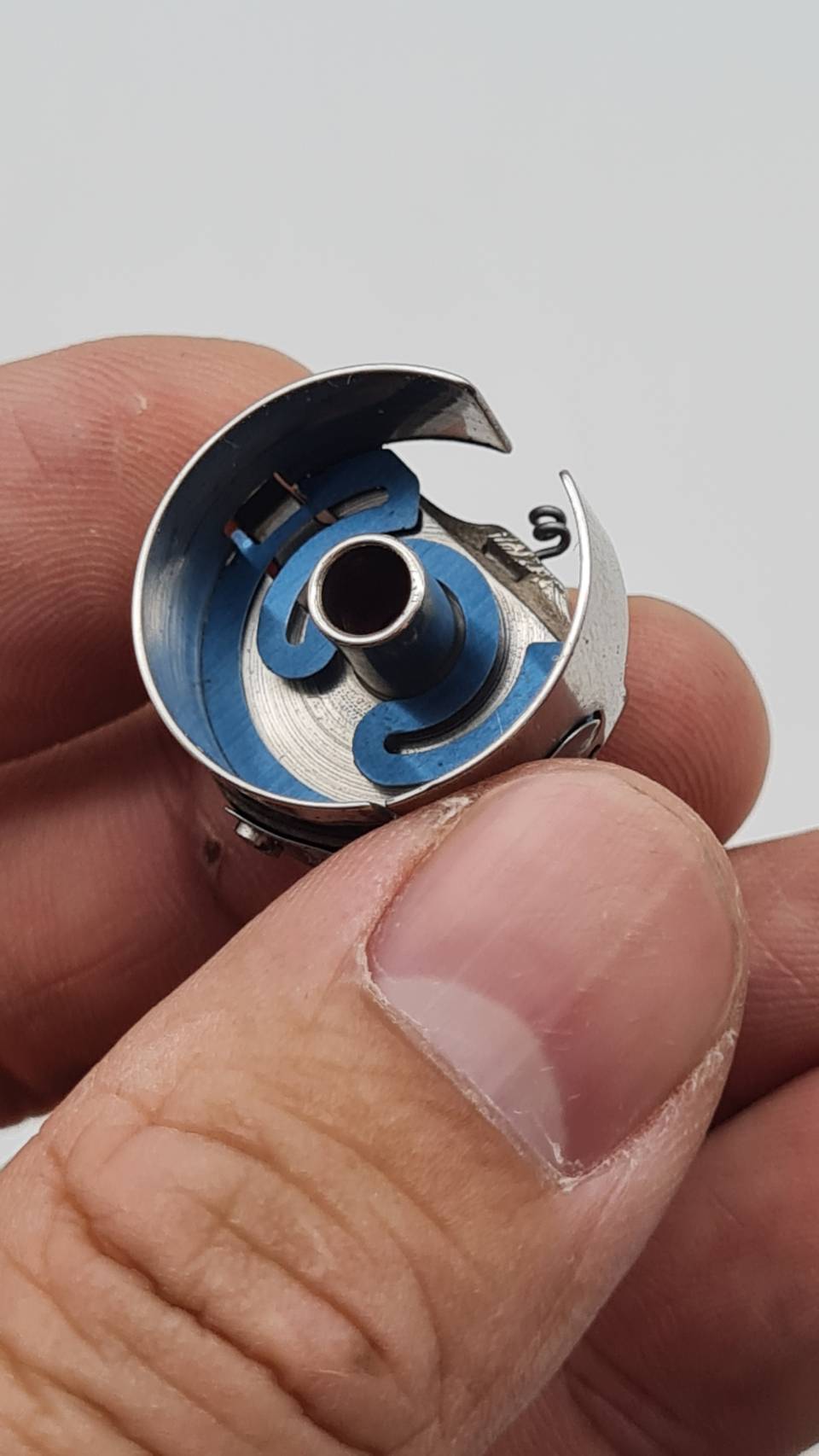 กะโหลกจักรสำหรับจักรปักคอมพิวเตอร์ Bobbin case ใช้งานได้อย่างดีเยี่ยม ลดอาการด้ายกระโดน กะโหลกจักรขนาดมาตรฐาน