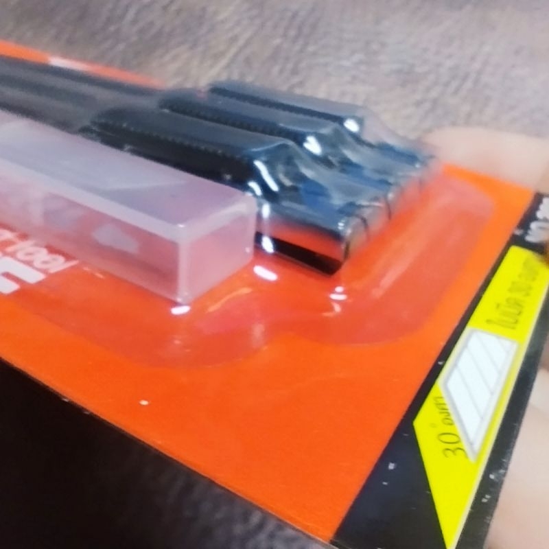 มีดคัตเตอร์ บรรจุ 3 ชิ้น no.303 ใบมีด 30 องศา