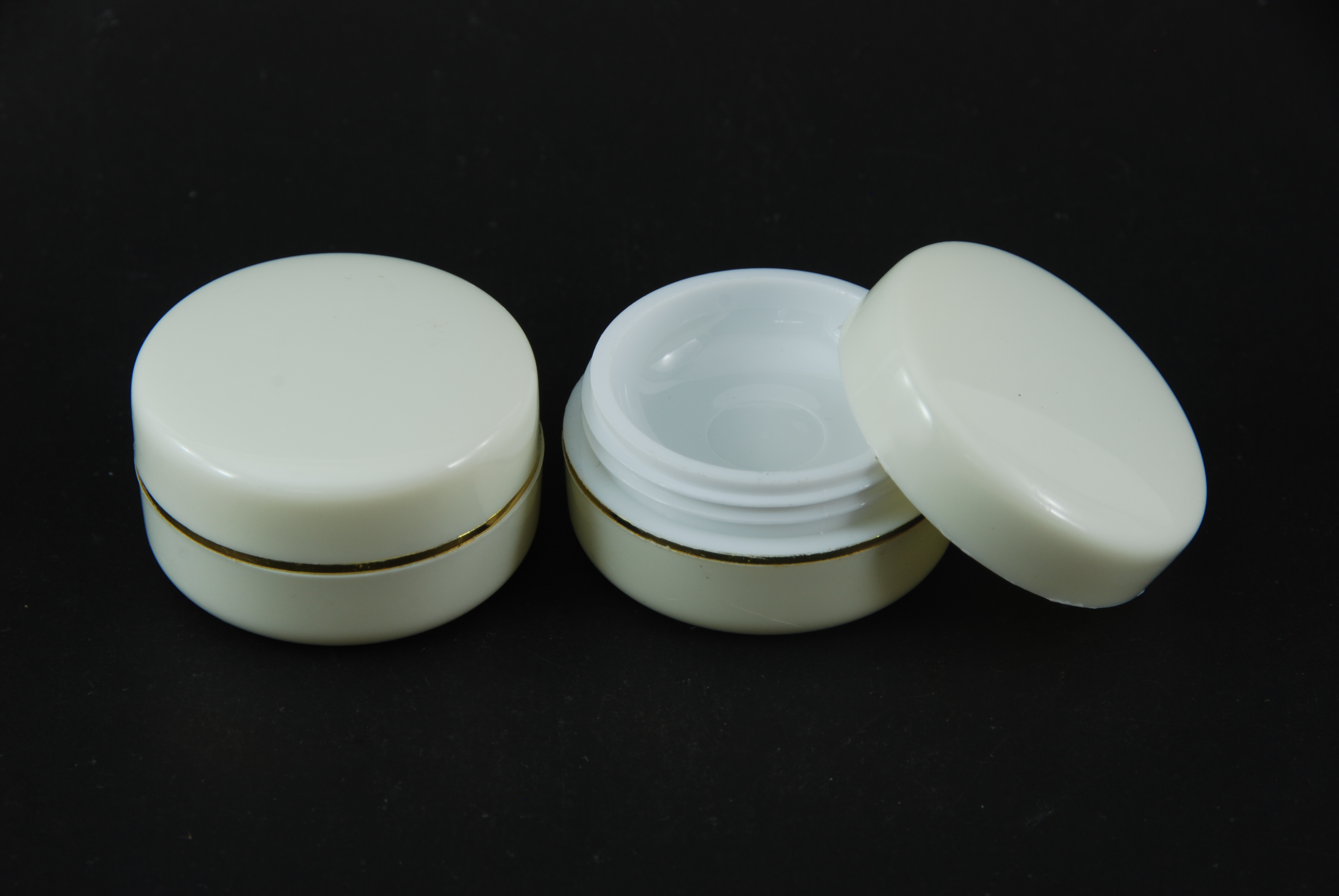 # ตลับพอนด์ ขนาด 5 กรัม