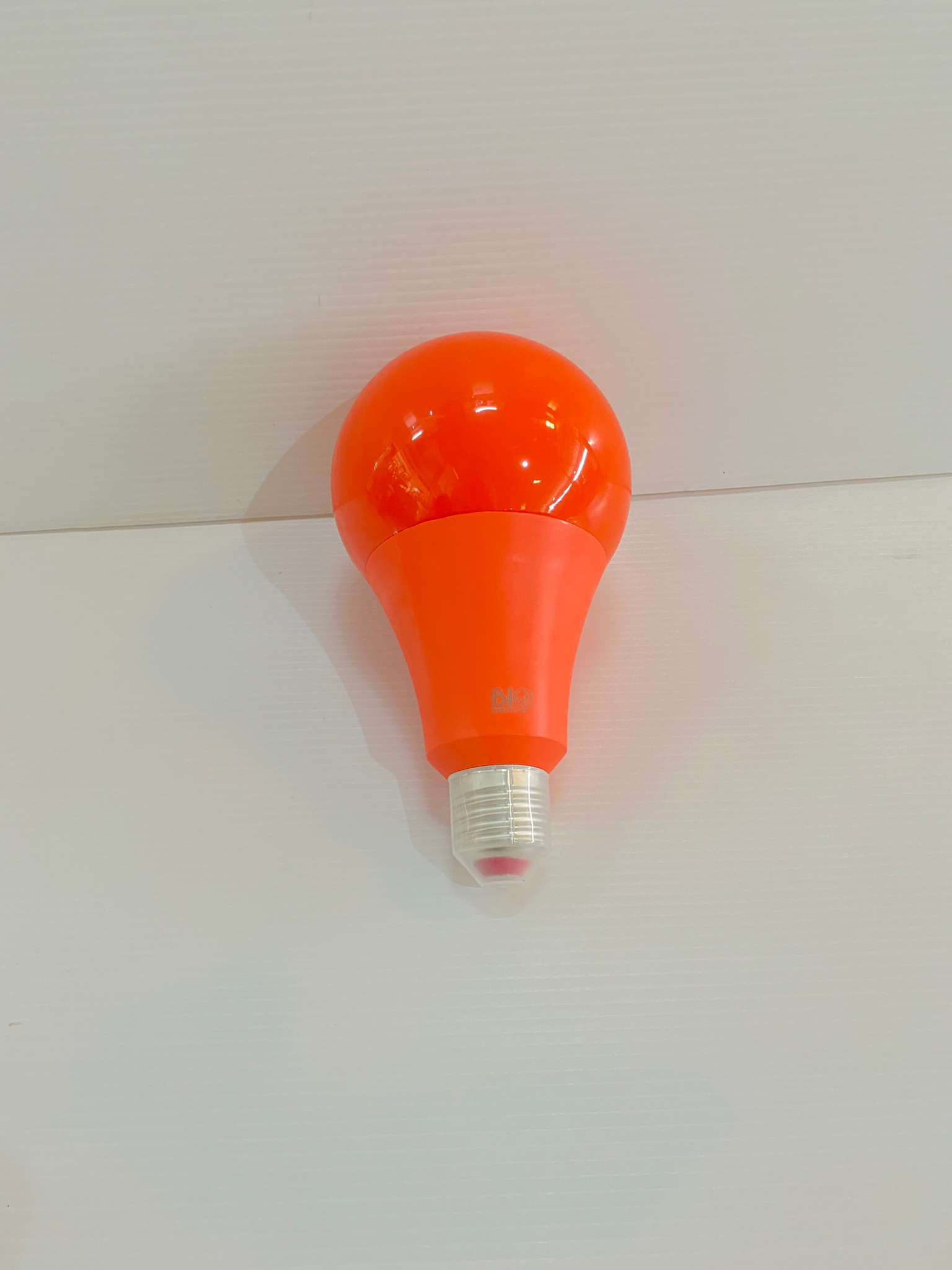 Bio Bulb หลอดไฟไล่ยุง ไล่แมลง ช่วยป้องกันยุงและแมลง ไร้สารพิษ LED 20W แสงสี ส้มเข้ม ออกแดง B-MOSE27-15M