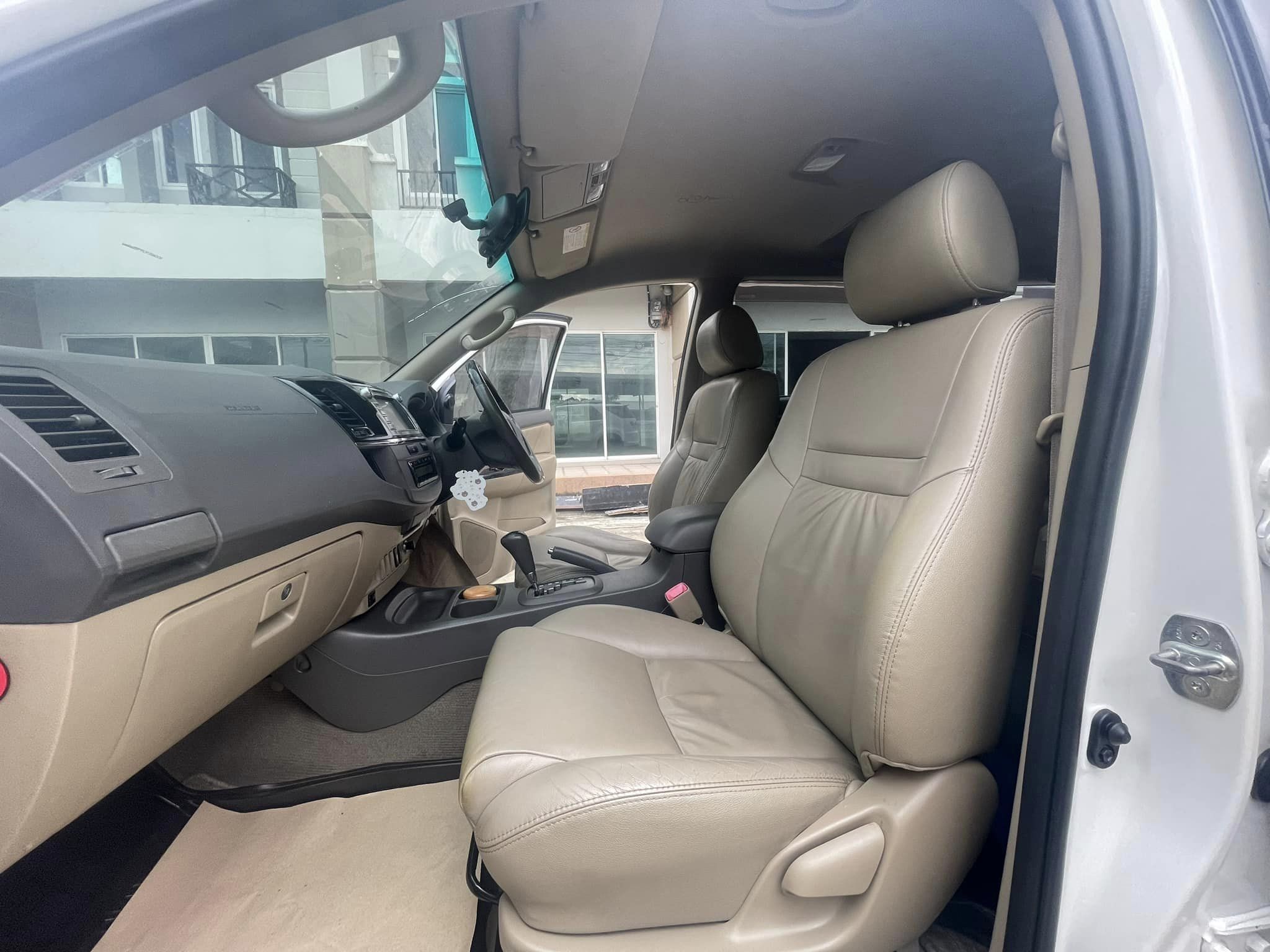 Toyota Fortuner Champ 3.0V VN Turbo เกียร์ออโต้ ปี2012 2012