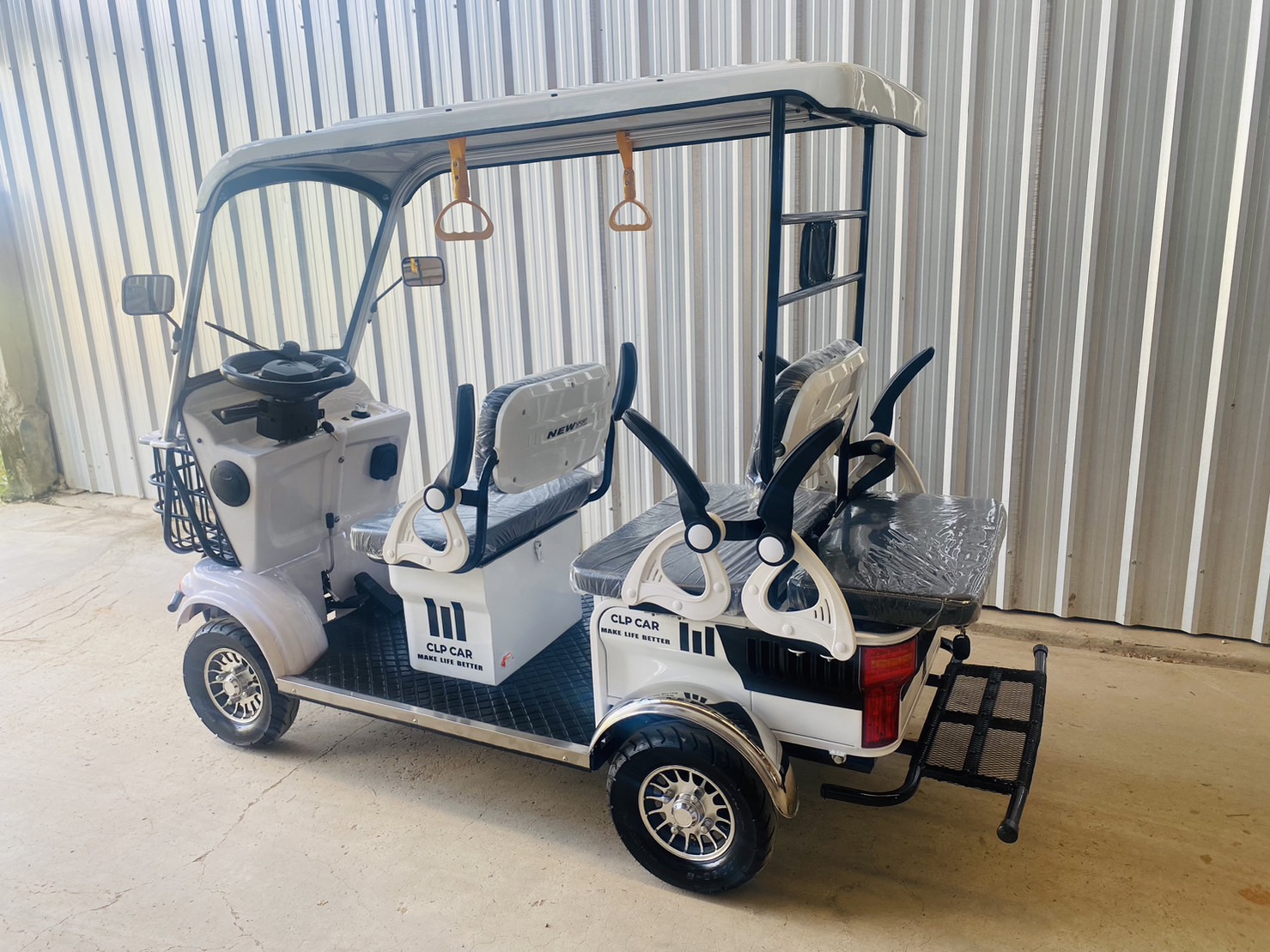 รถกอล์ฟไฟฟ้า 4 ล้อ 6 ที่นั่ง รุ่น M-04T ขับแบบพวงมาลัย