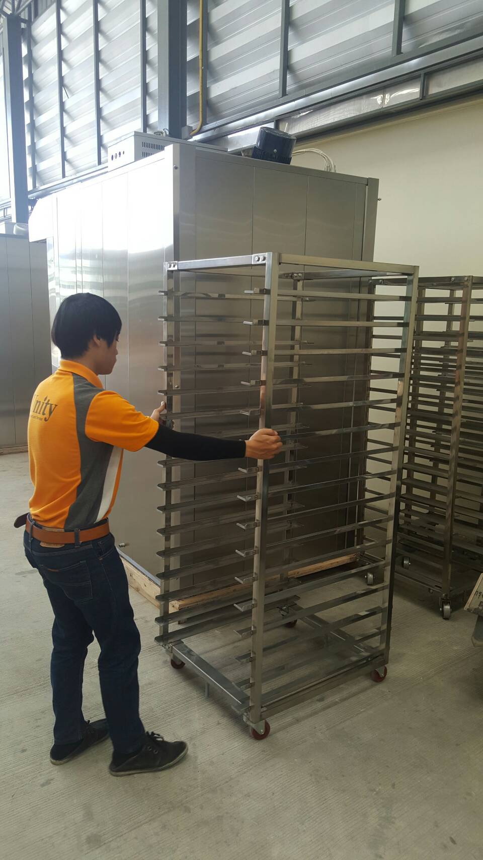 เตาอบแร็คหมุนระบบไฟฟ้า (rack oven) 16 ถาด