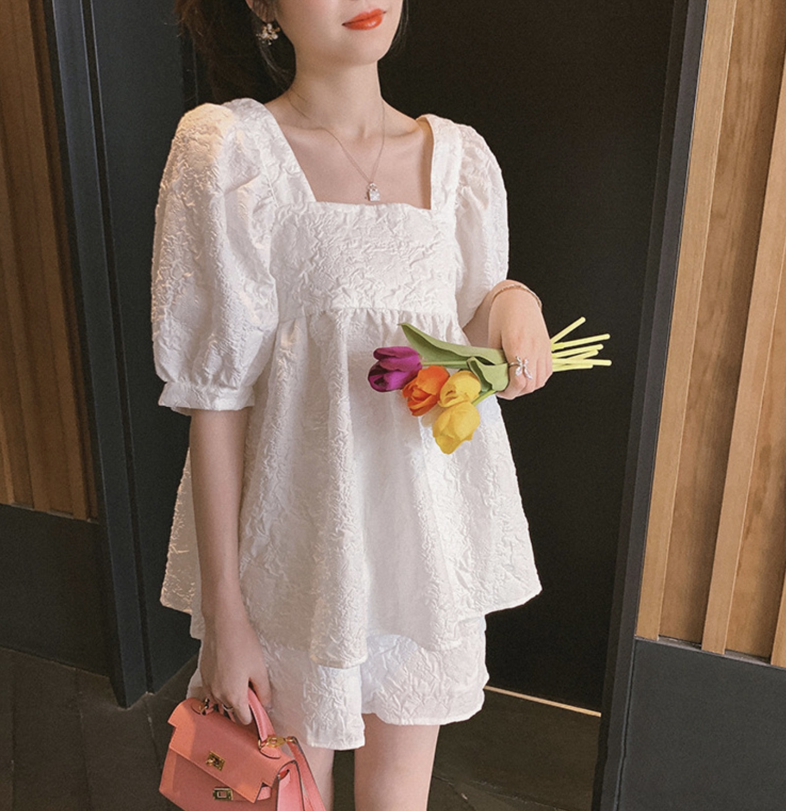 ชุดเสื้อคลุมท้อง+กางเกงขาสั้น สไตล์เกาหลี แขนตุ๊กตา ผ้าย่นนูน น่ารักมากๆ กางเกงปรับไซส์ได้ มีกระเป๋าข้าง M,L,XL,XXL