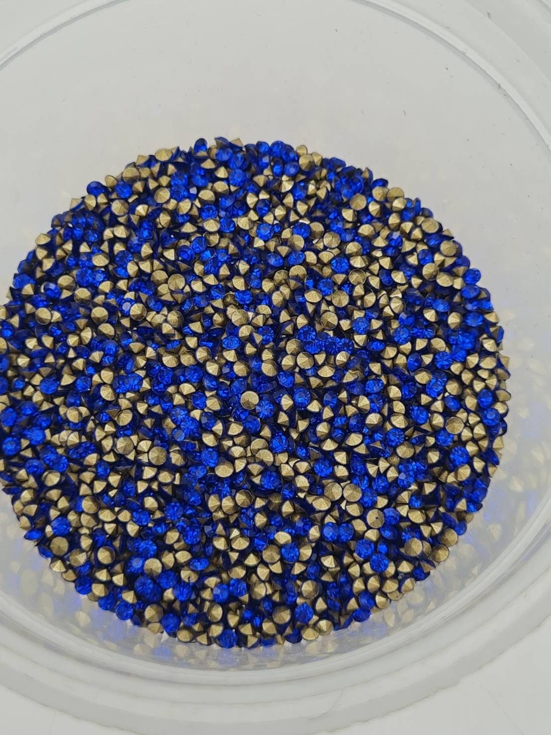 เพชรคริสตัลก้นแหลมขนาด 2.0 มิลลิเมตร (SS6) เพชรคริสตัลสำหรับงานเครื่องประดับ เพชร คริสตัล เบอร์ 6 ขนาด 2.0มิลลิเมตร 1 ถุงบรรจุ1440 เม็ด