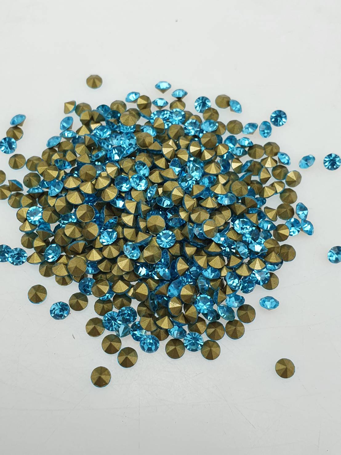 เพชรคริสตัลก้นแหลมขนาด 4.4มิลลิเมตร (SS18) เพชรคริสตัลสำหรับงานเครื่องประดับ Crystal