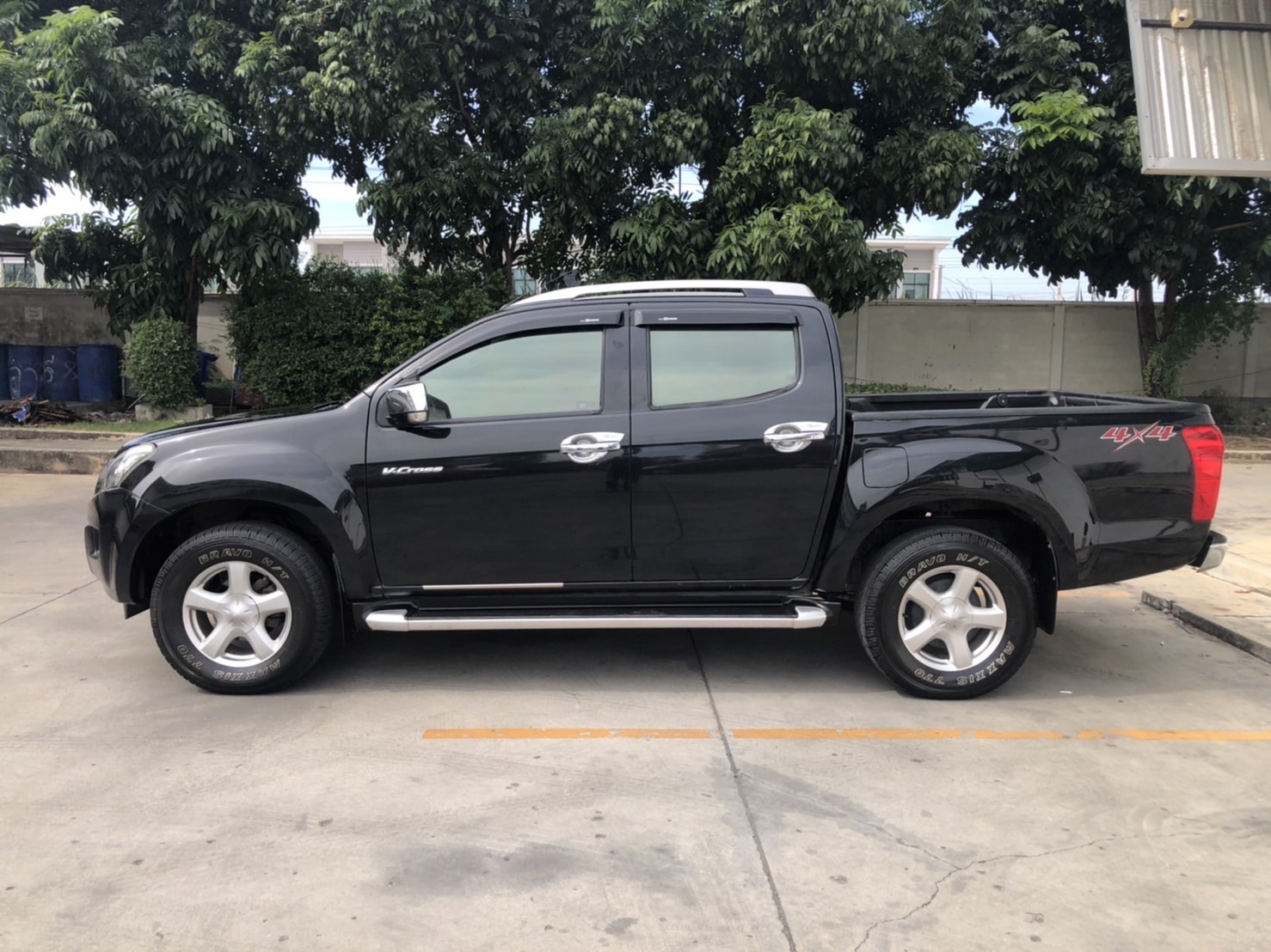 Isuzu Dmax Vcross 3.0Z Pretige Vgs Turbo Cab4 MT 2012