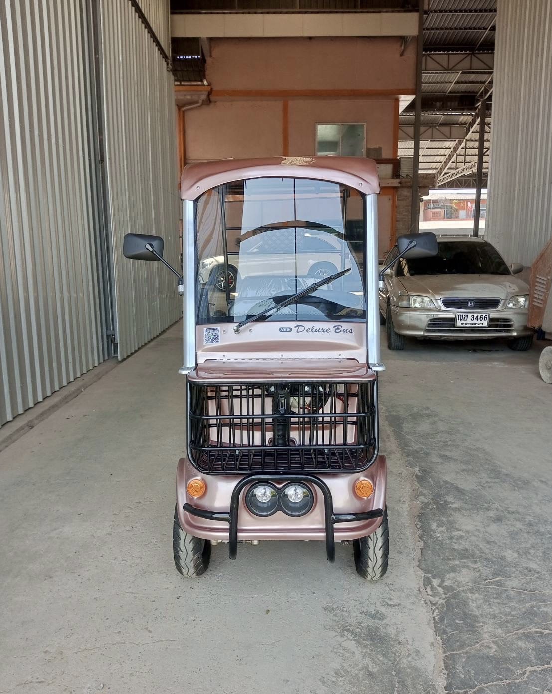 รถกอล์ฟไฟฟ้า 4 ล้อ 6 ที่นั่ง รุ่น M-04T ขับแบบพวงมาลัย