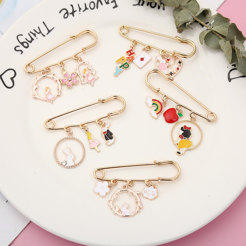 เข็มกลัดติดชุด ติดเพื่อความสวย หรือติดเพื่อความเชื่อสวยลงตัว เซตแฟนตาซี V.2