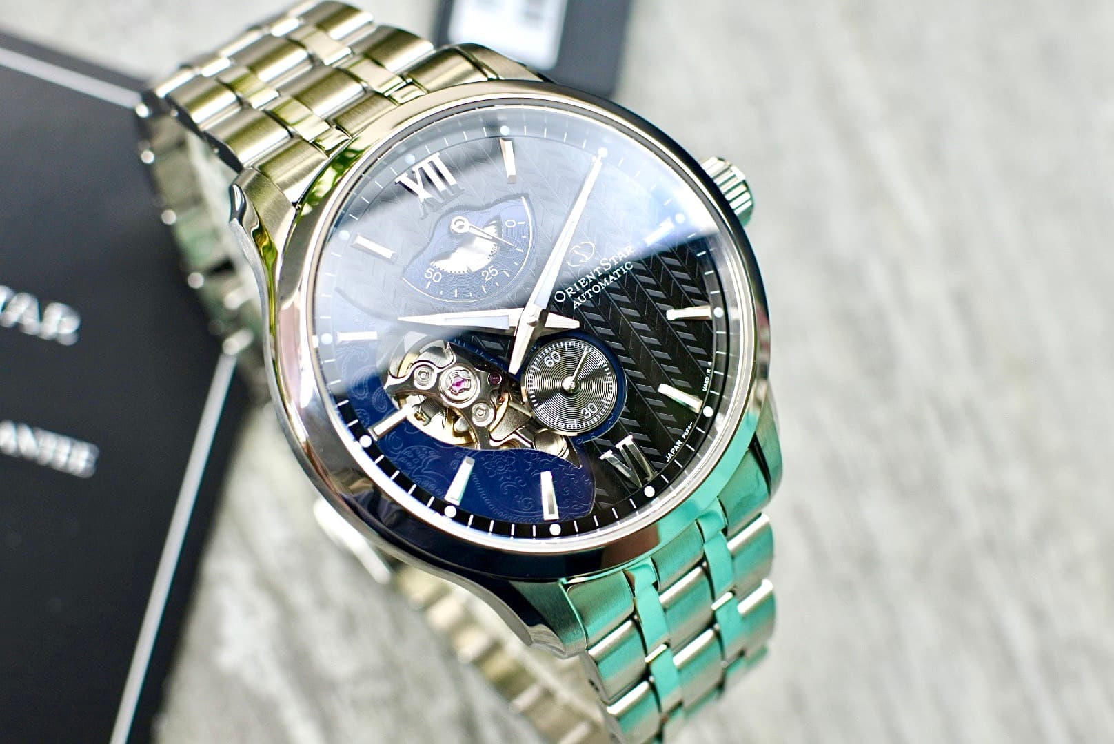 Orient RE-AV0B03B00B นาฬิกา ชาย-หญิง Orient Star Contemporary Open Heart Automatic Unisex Watch