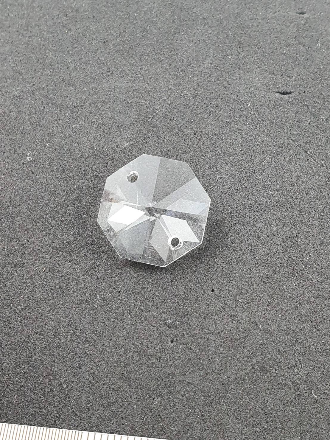 คริสตัลห้อย คริสตัลแปดเหลี่ยมสำหรับประดับสถานที่มีหลายแบบสามารถร้อยเป็นเส้นด้วยห่วงลวด