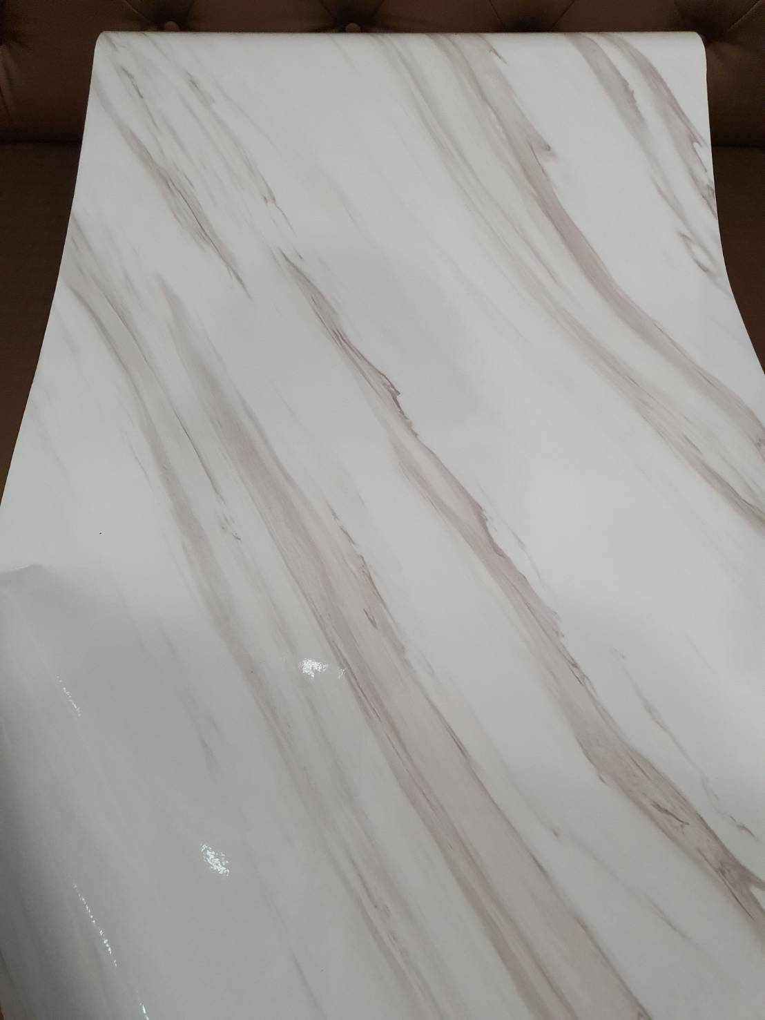 วอลเปเปอร์ PVC ลายหินอ่อน แบบเงา หน้ากว้าง 60 ซม. มีกาวในตัว