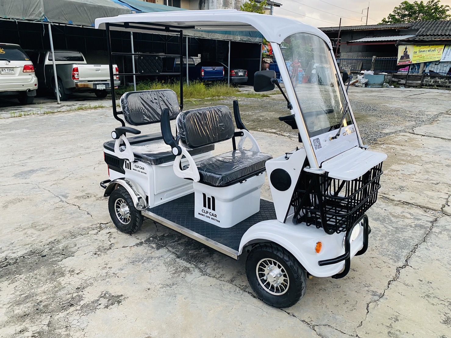 รถกอล์ฟไฟฟ้า 4 ล้อ 4 ที่นั่ง รุ่น M-04 ขับแบบพวงมาลัย