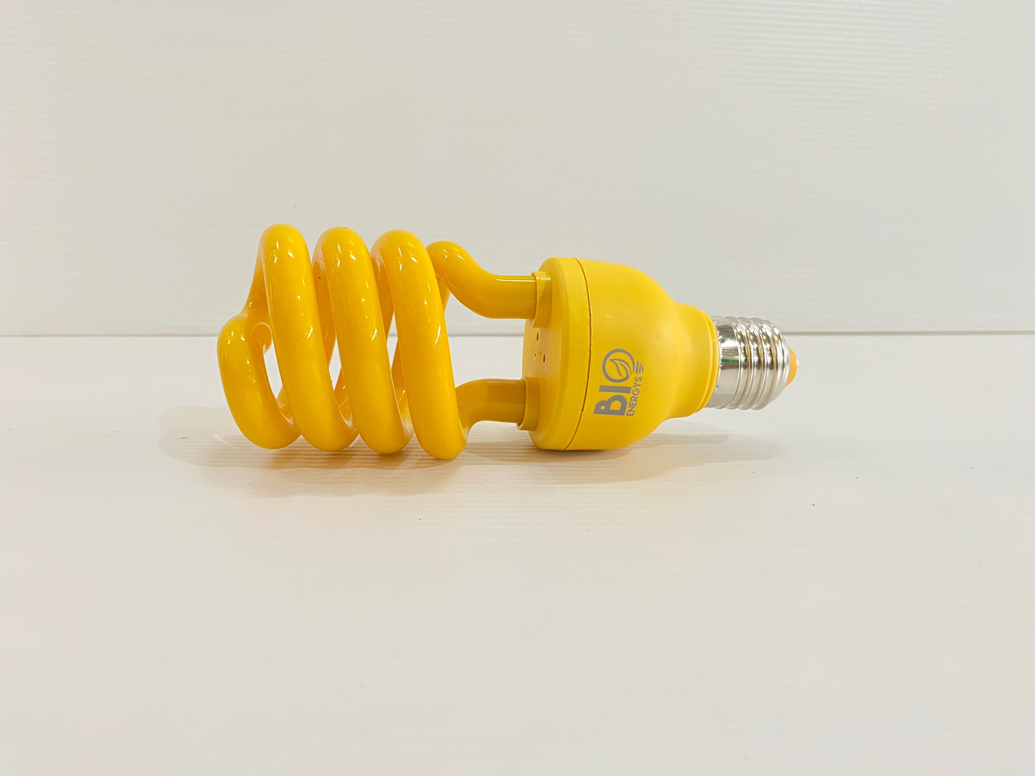 Bio Bulb หลอดไฟไล่ยุง ไล่แมลง ช่วยป้องกันยุงและแมลง ไร้สารพิษ CFLTornado 23W แสงสีส้ม