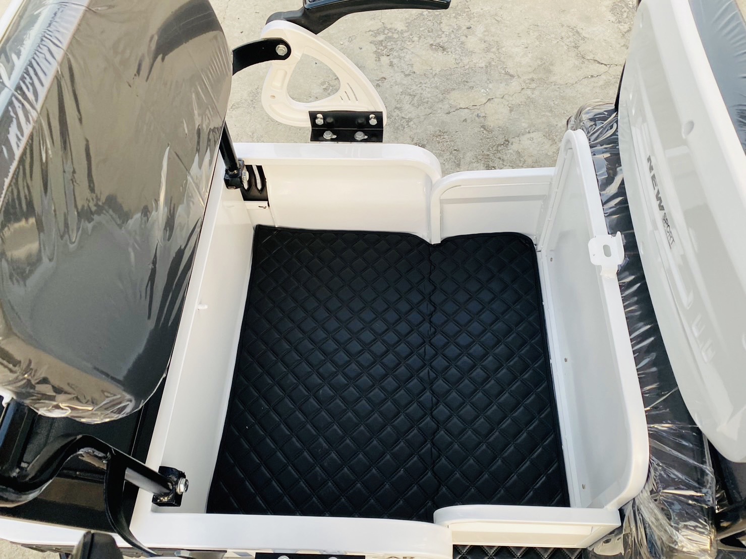 รถกอล์ฟไฟฟ้า 4 ล้อ 4 ที่นั่ง รุ่น M-04 ขับแบบพวงมาลัย