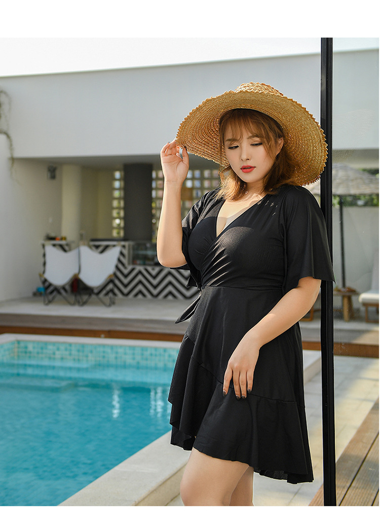 ชุดว่ายน้ำวันพีช คนอ้วน6xl พร้อมส่ง :ชุดว่ายน้ำไซส์ใหญ่เที่ยวทะเลสีดำผูกโบว์ด้านข้าง มีกางเกงขาสั้นใส่ด้านใน แบบสวยมากๆจ้า :รอบอก42 - 52 นิ้ว - เอว38 -48 นิ้ว- สะโพก42 - 54 นิ้ว