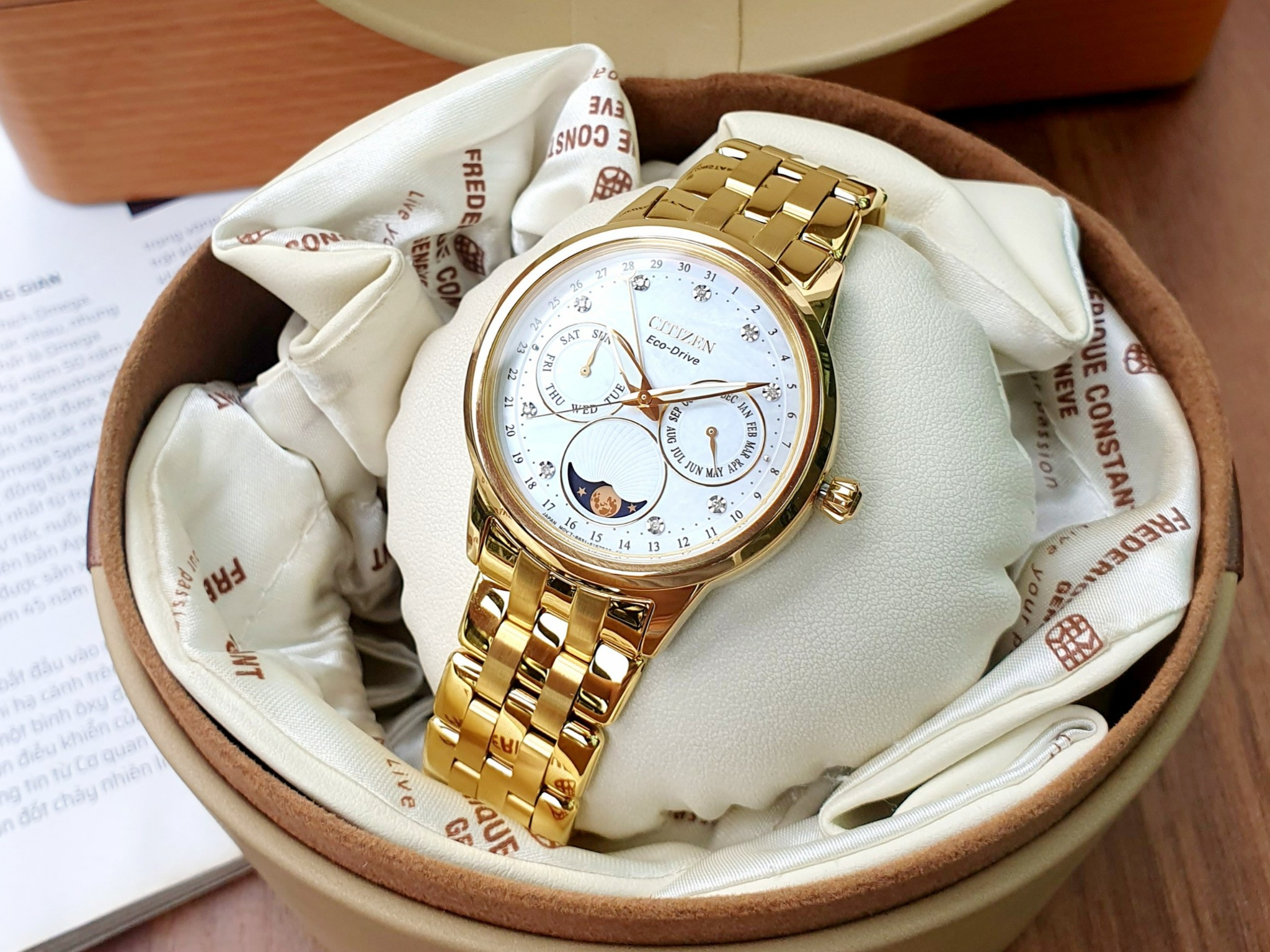 Citizen FD0002-57D นาฬิกาผู้หญิง Eco-Drive Calendrier Moon Phase Women's Watch