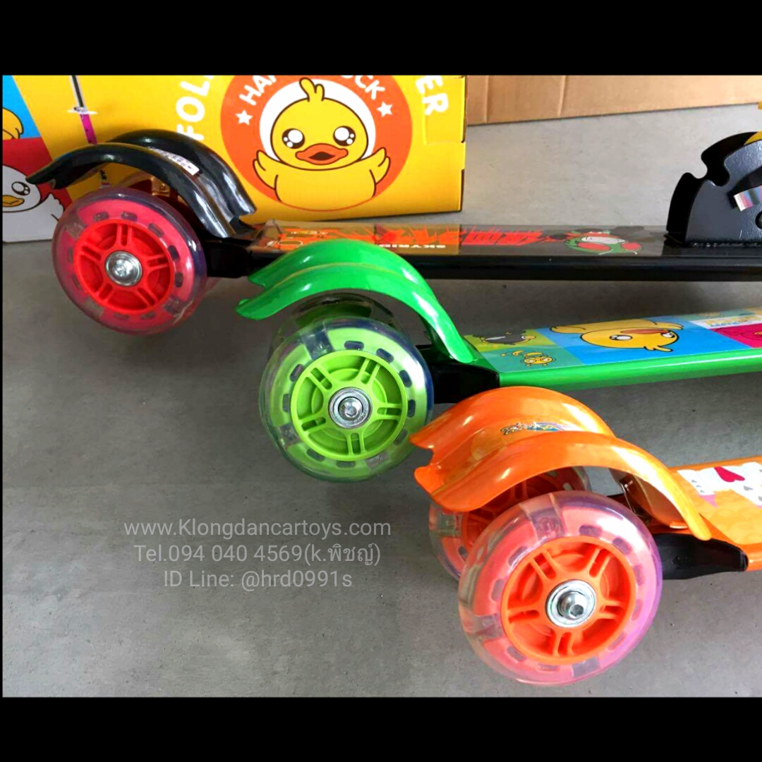 สกุ๊ตเตอร์คิดตี้และเบนเท็น(3ล้อมีไฟ มีกระดิ่ง มีโช้คหน้า มีเบรกหลัง มีสายหิ้ว โครงเหล็กแข็งแรง พับเก็บและคอปรับระดับได้3ระดับ)