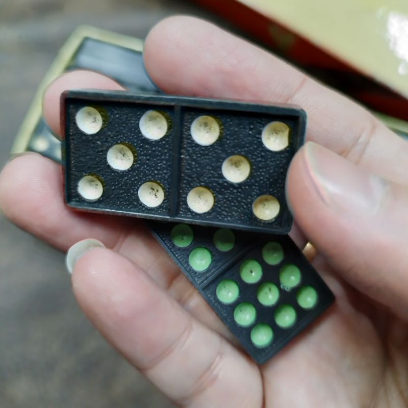 dominoes เกมกล่องโดมิโน่ ของเก่า ของสะสม ลดราคา ของโบราณ