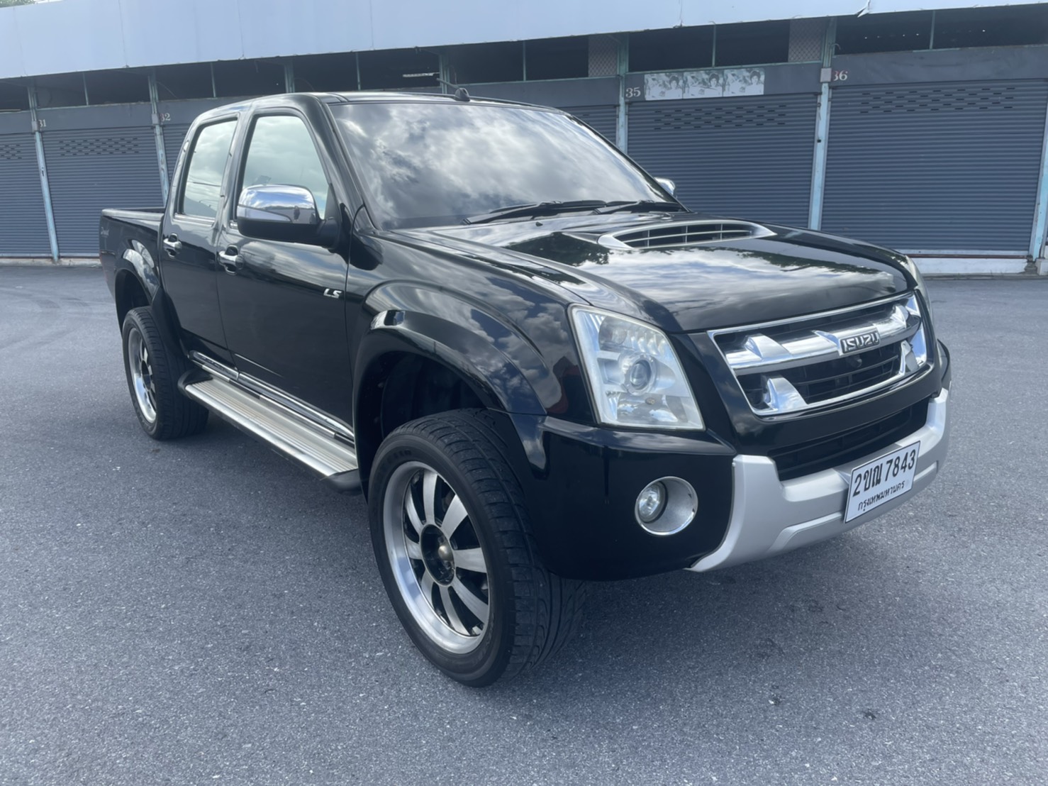 ISUZU DMAX Super Platinum Cab4 3.0LS VGS Turbo 4WD MT 2011