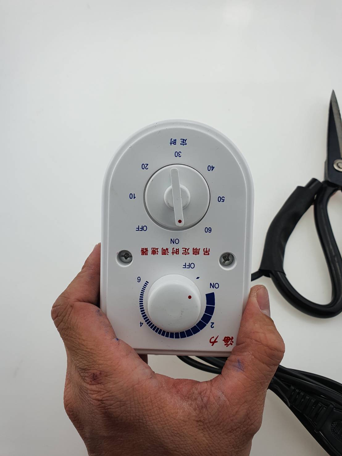 กรรไกรความร้อนตัดผ้าใช้สำหรับการตัดเสื้อผ้าให้เรียบไม่เป็นขุยร้อน 800 องศา