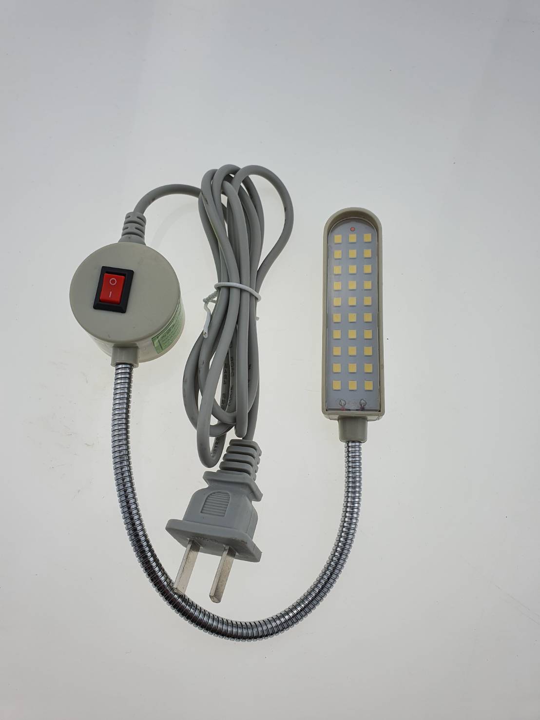 ไฟติดจักร LED จำนวน 30 ติดตั้งง่ายด้วยแม่เหล็ก แสงไฟถนอมสายตาเวลาเย็บ ใช้ได้กับจักรอุตสาหกรรมและจักรทั่วไป