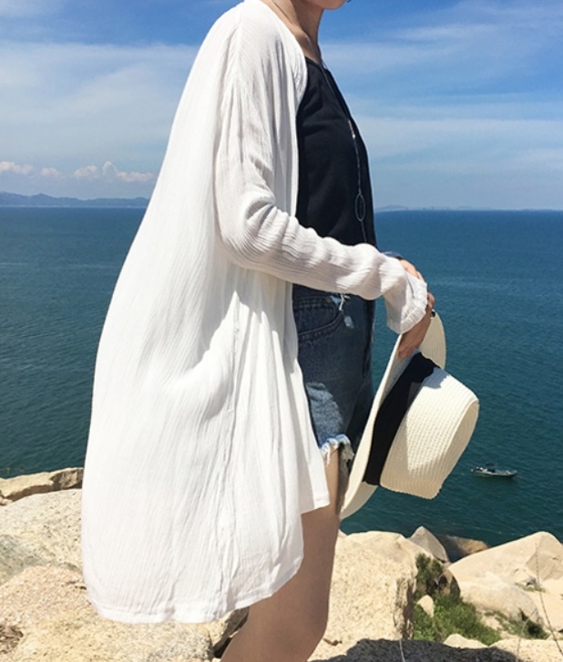 เสื้อคลุมแฟชั่น พร้อมส่ง : เสื้อคลุมสีขาว แบบเก๋มากจ้า