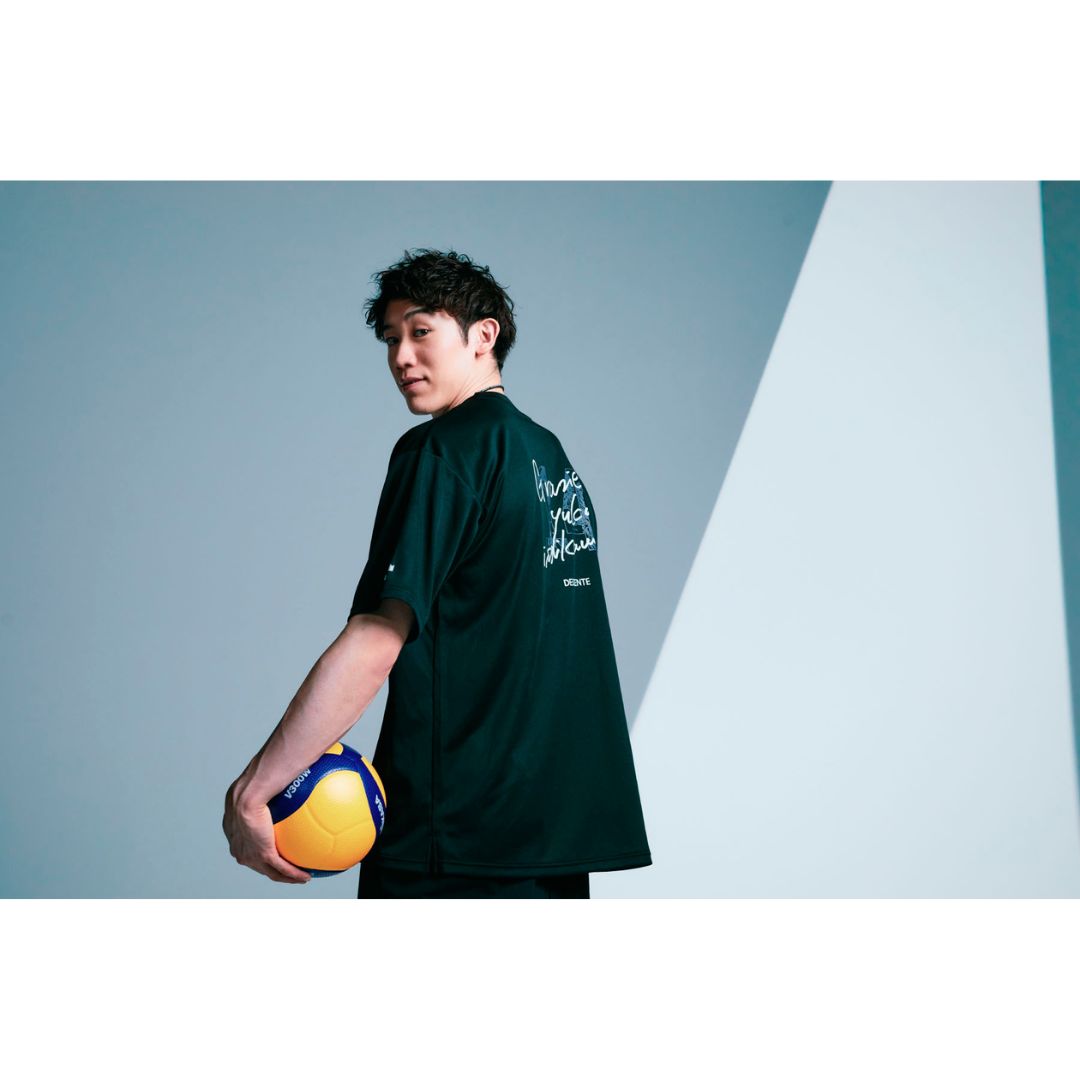 [PRE-ORDER] เสื้อยูกิ DESCENTE สีดำ Ishikawa Yuki original T-shirt เสื้อยืด official ยูกิ อิชิคาวะ นำเข้าจากญี่ปุ่น 石川祐希選手 オリジナルTシャツ