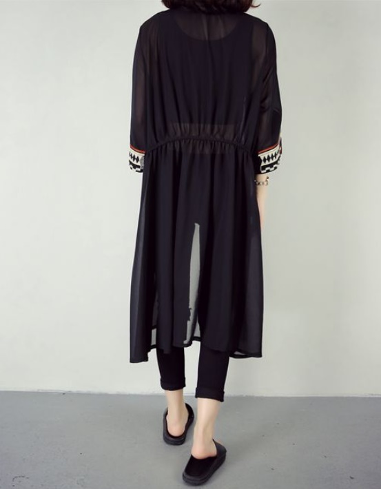 เสื้อคลุมแฟชั่น พร้อมส่ง : เสื้อคลุมสีดำแต่งขอบลายโบฮีเมียน แบบเก๋มากจ้า