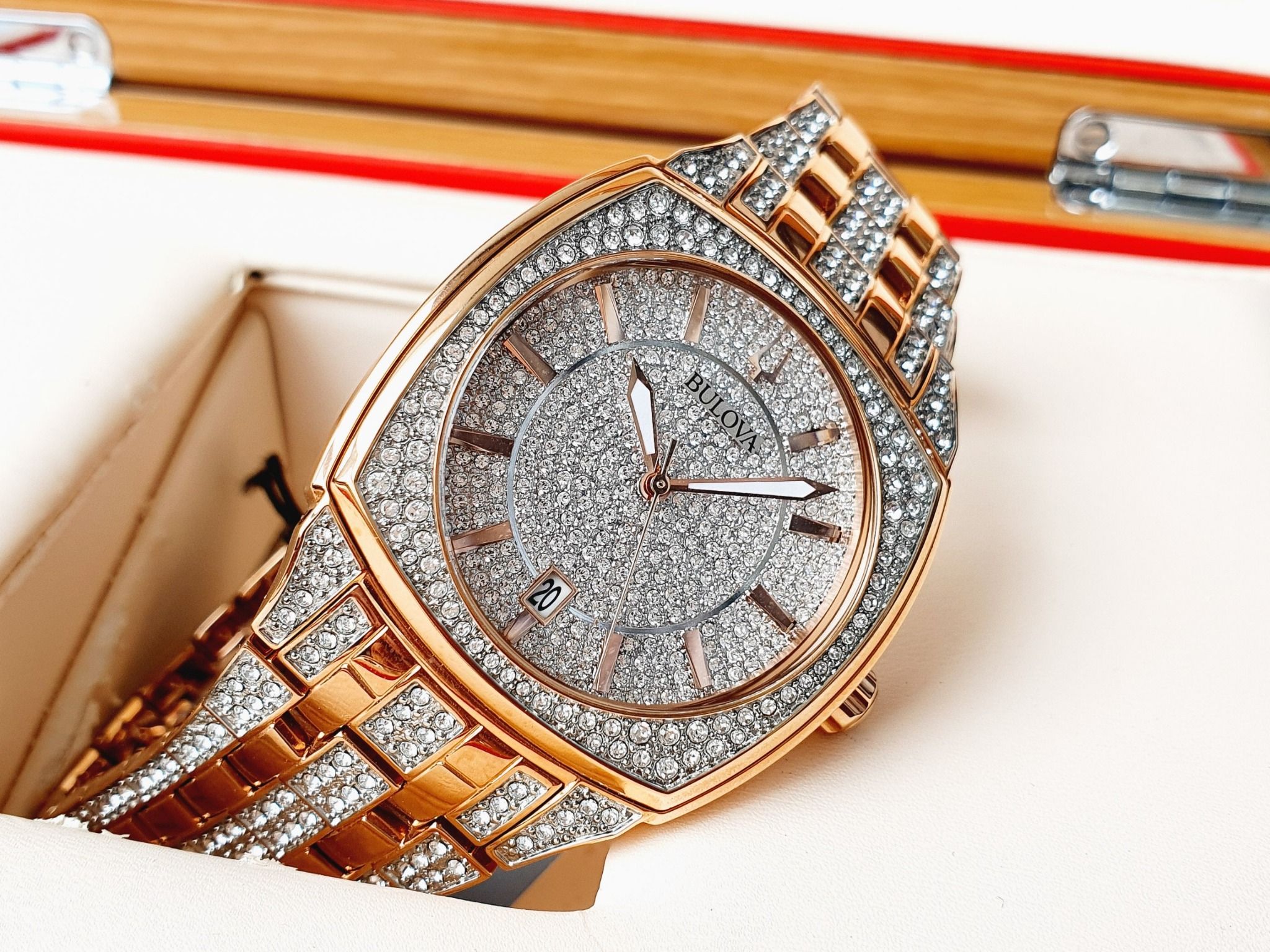 Bulova 98B324 นาฬิกาผู้ชาย Crystal Pave Quartz Men's Watch