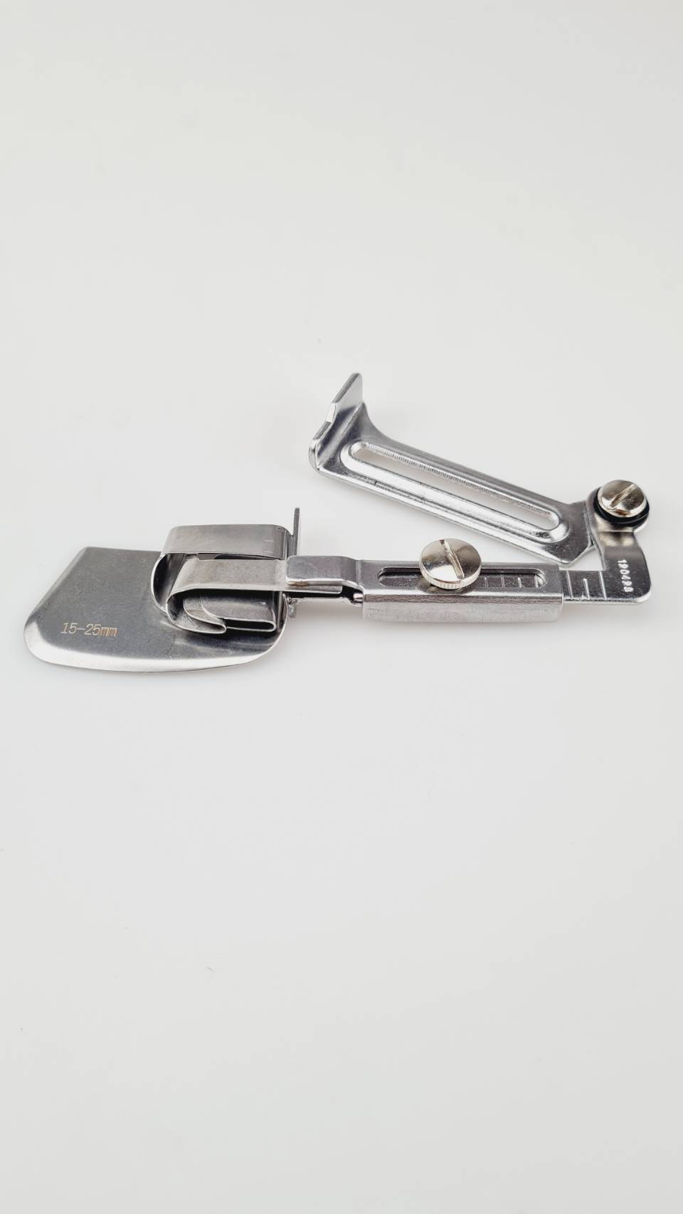 ซองพับชายแบบปรับได้สามารถปรับขนาด 15-25 มิลลิเมตร ในตัวเดียวใช้งานกับ จักรอุตสาหกรรมเข็มเดี่ยว ติดตั้งงง่ายไม่ต้องเปลี่ยนฟันจักร