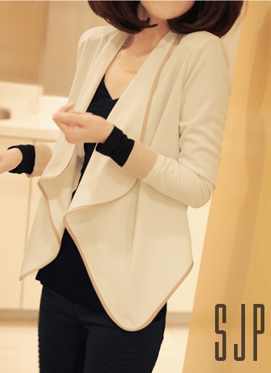 เสื้อผ้าแฟชั่นผู้หญิง ((พร้อมส่ง)) : เสื้อคลุมแบบเก๋สีขาวตัดขอบสีแอปริคอท เก๋ เก๋ ดีจ้า