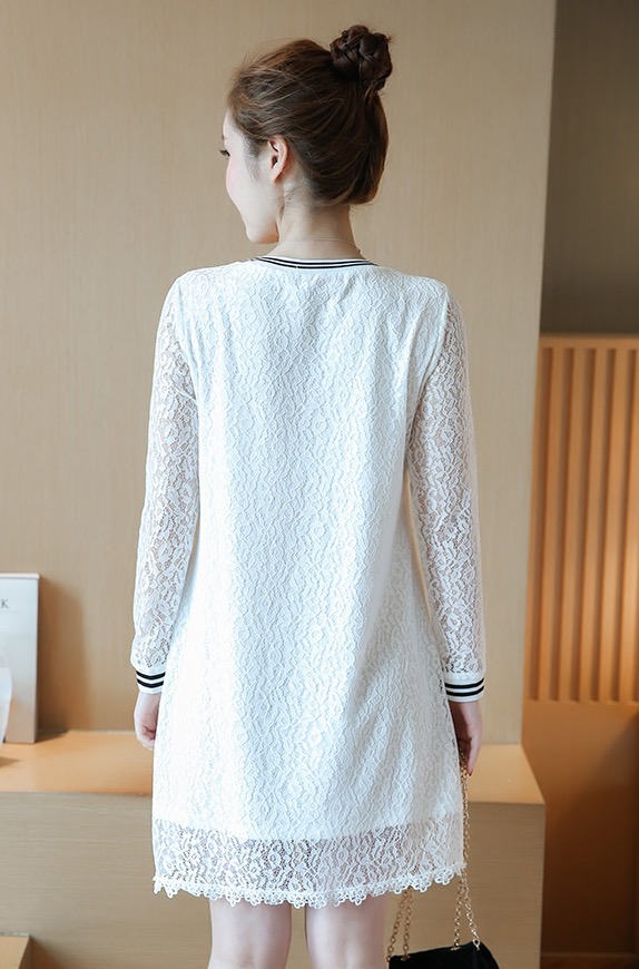 เดรสคลุมท้องแขนยาวลูกไม้สีขาว ปลายแขนตัดขอบดำ มีซับในมีลาย น่ารักจริมๆ M,L,XL,XXL