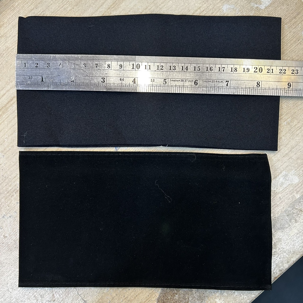 ปลอกแขนไว้อาลัย ปลอกแขนสีดำ ปลอกแขนไว้ทุกข์ เนื้อผ้ากำมะหยี่ ชิ้นละ 50.-